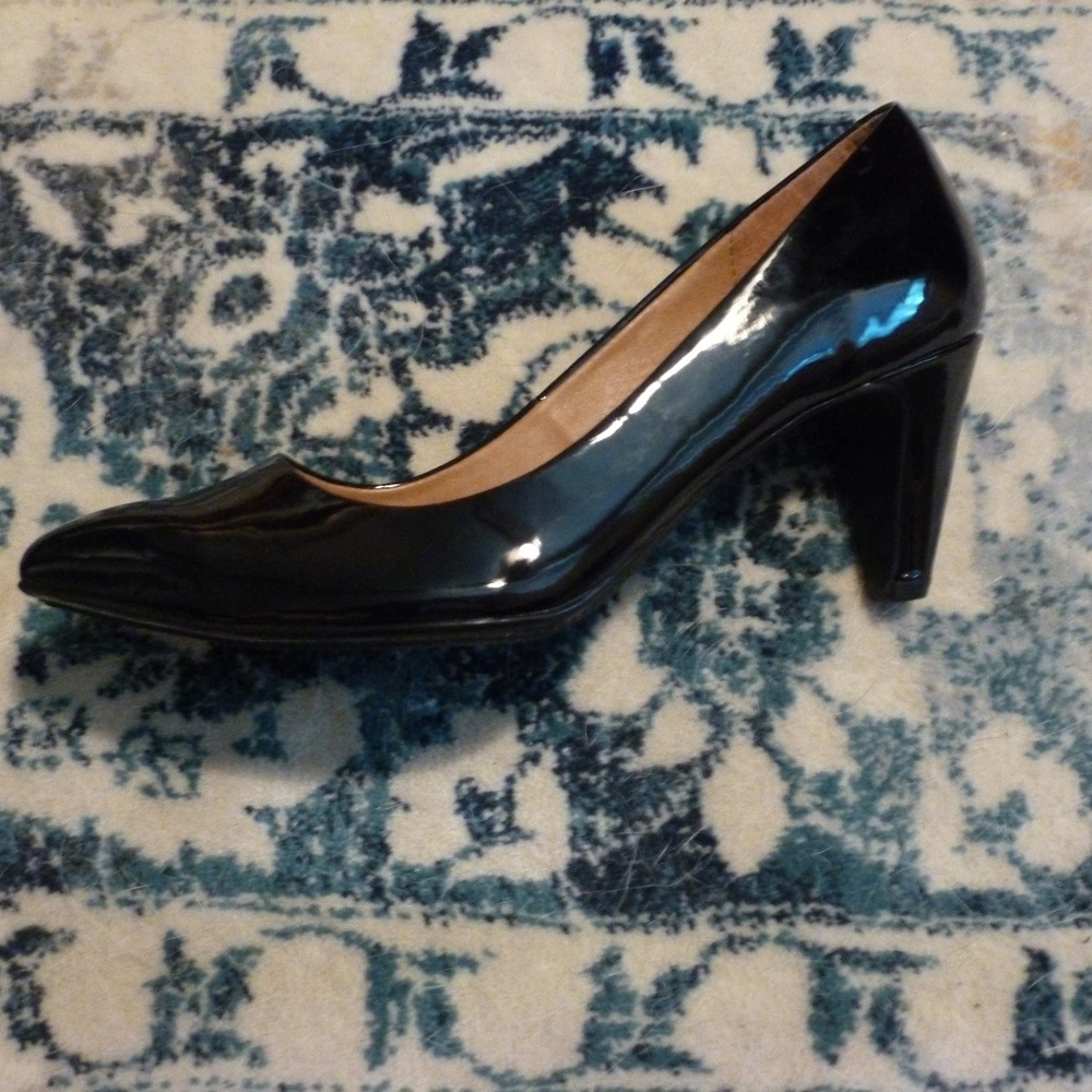 Sofft Black Patent Pumps